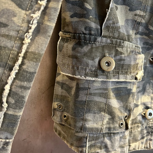 women camo lightweight casual short jacket - Picture 6 of 9